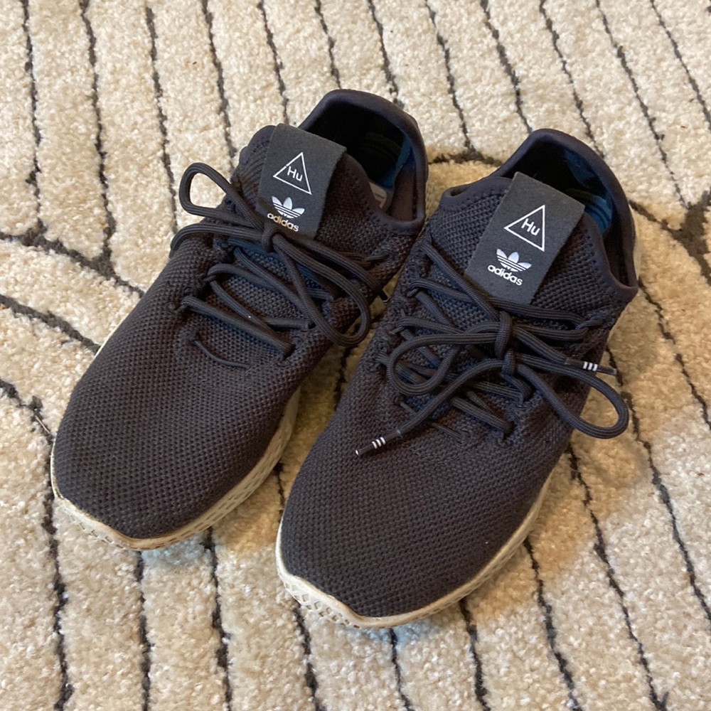 Adidas tennis shoes